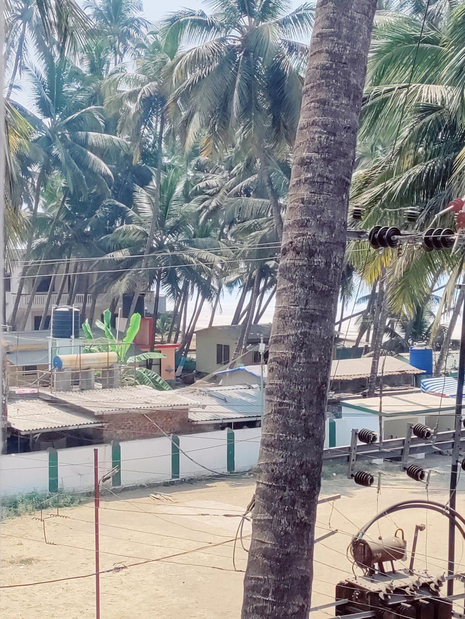Ocean Front Hotel Murūd Buitenkant foto